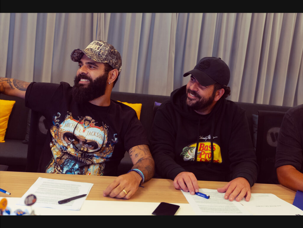 Jota Lennon, da dupla Us Agroboy e Nelson Fakri, gestor do Na Base do Agro