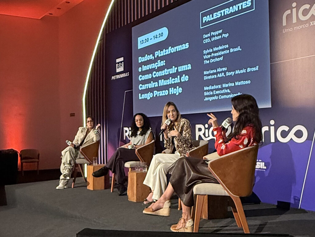 Dani Pepper, Mariana Abreu, Sylvia Medeiros e Marina Mattoso