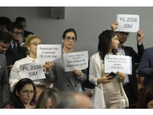 Pessoas pedem a regulação da IA no Senado - Crédito Saulo Cruz-Agência Senado