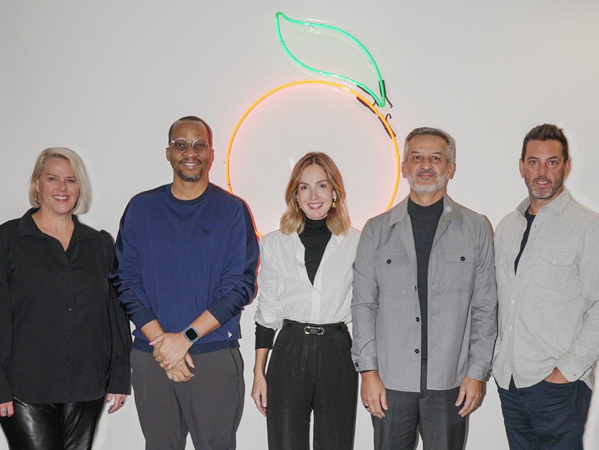 Colleen Theis, Presidente e COO da The Orchard, Eliton Nascimento, Diretor de Negócios da OniMusic, Sylvia Medeiros, Vice-Presidente Sênior da The Orchard Brazil, Nelson Tristão, Presidente da OniMusic, Brad Navin, CEO da The Orchard