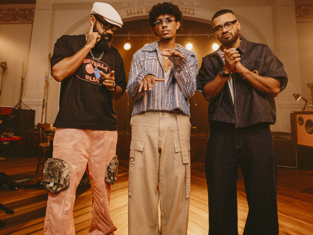 Russo Passapusso, Matchola e Rodrigo de Paula em gravação de Spotify Sessions (Crédito: Divulgação)