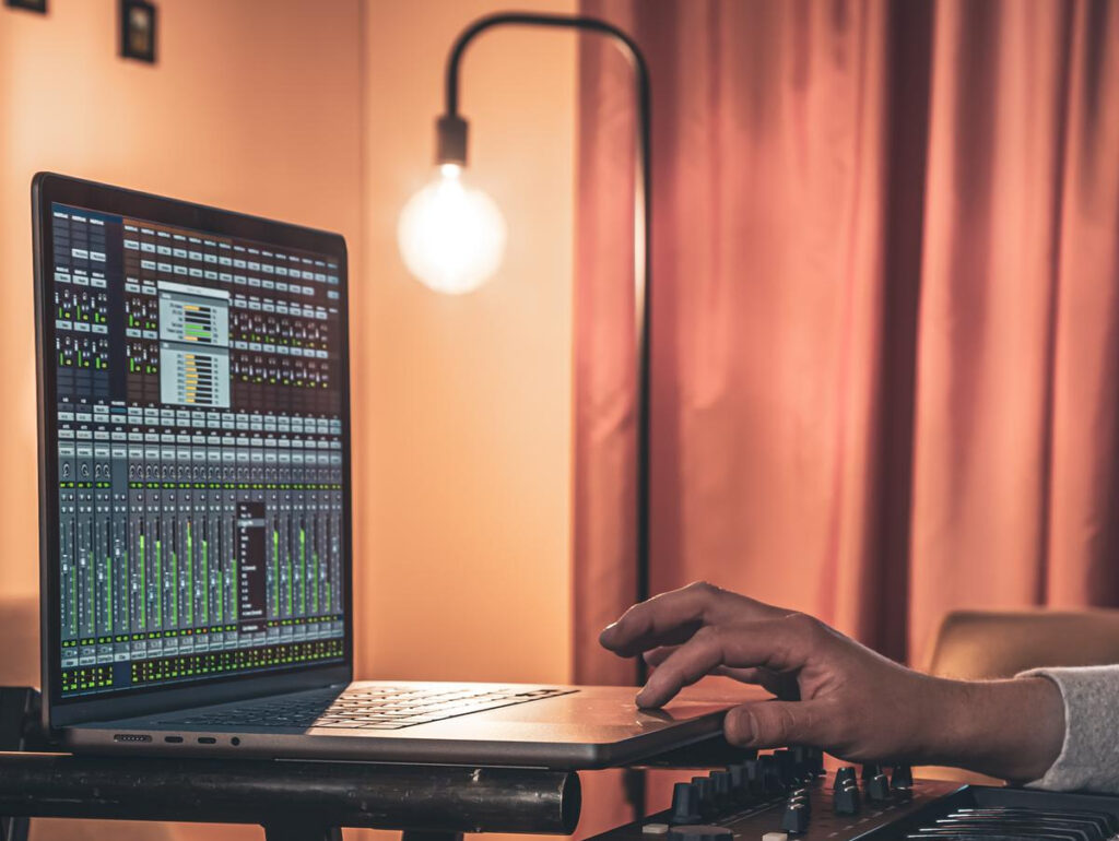 Sample, produção musical, estúdio caseiro
