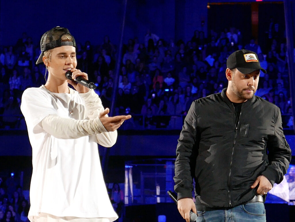 Scooter Braun com Justin Bieber em 2015