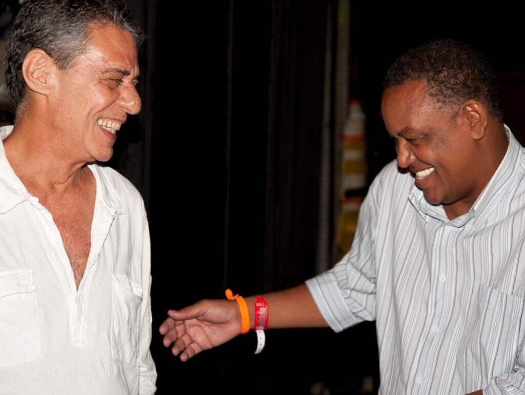 Chico Buarque e Celso Athayde