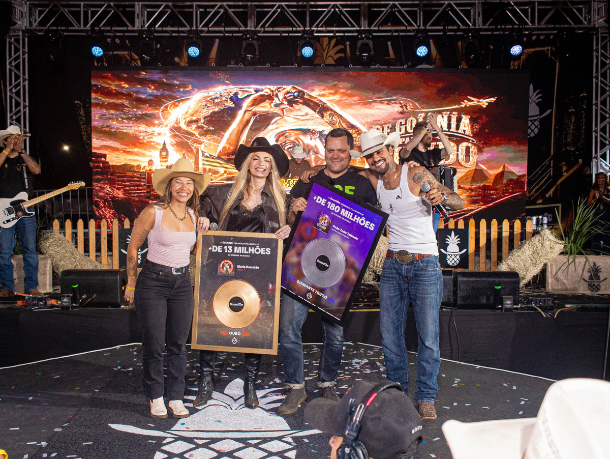 SoundOn entrega Disco de Diamante Triplo a Jeninho