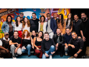 Equipe da Warner Music recebe Netto Brito