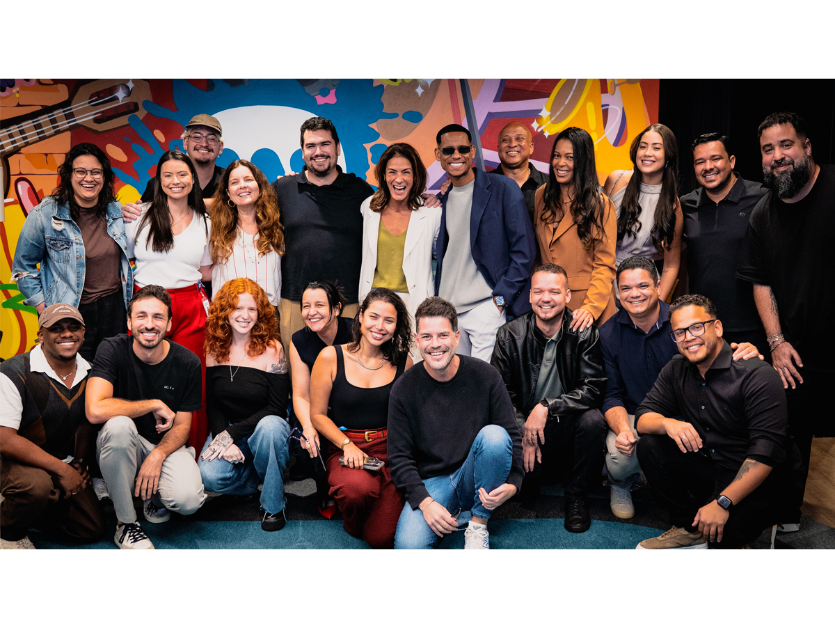 Equipe da Warner Music recebe Netto Brito