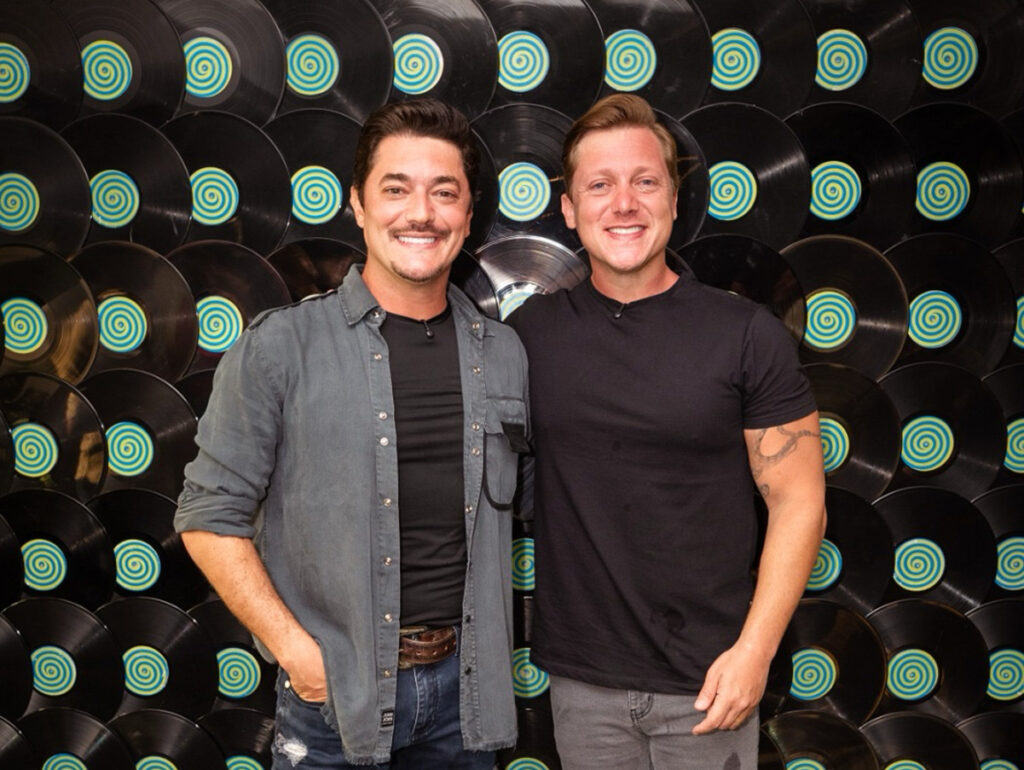 George Henrique e Rodrigo assinam contrato com a Som Livre