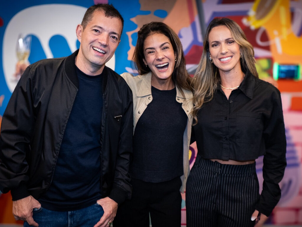 Sergio Marques (sócio e proprietário da Gold), Leila Oliveira (Presidente da Warner Music Brasil) e Alana Mendes (Sócia e Proprietária da Gold)