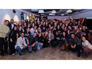 Times Sony Music e Vitinho celebram assinatura