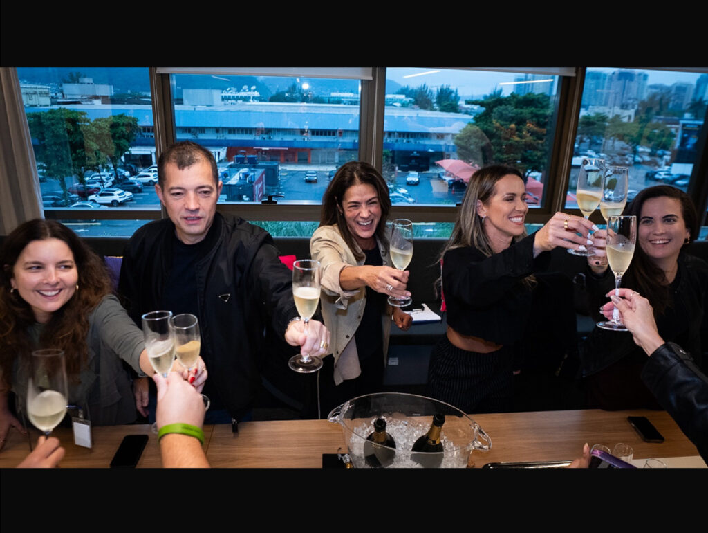 Warner Music Brasil amplia parceria com a Gold e passa a distribuir a Gold Records